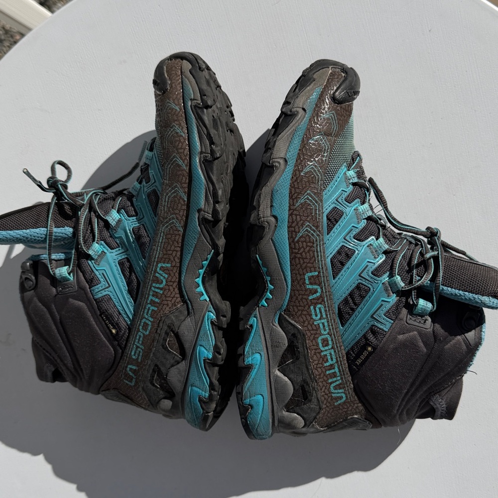 Sportiva Ultra Raptor II Mid GTX Hiking Shoes In Carbon/Topaz Sz-8 - Picture 10 of 15